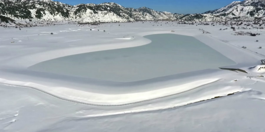 ΚΡΗΤΗ: Τα Χανιά απέκτησαν παγωμένη λίμνη σε σχήμα καρδιάς - VIDEO